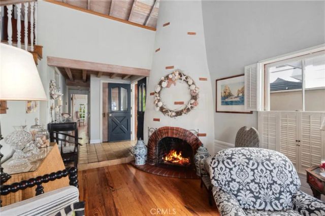 323 E Bay Front, Newport Beach, CA 92662