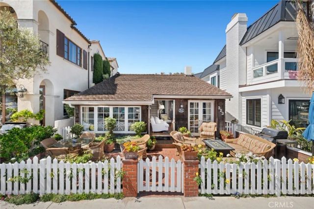 323 E Bay Front, Newport Beach, CA 92662