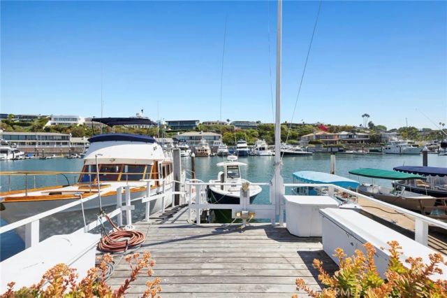 323 E Bay Front, Newport Beach, CA 92662