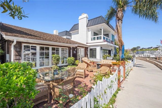 323 E Bay Front, Newport Beach, CA 92662
