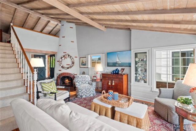 323 E Bay Front, Newport Beach, CA 92662