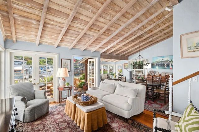 323 E Bay Front, Newport Beach, CA 92662