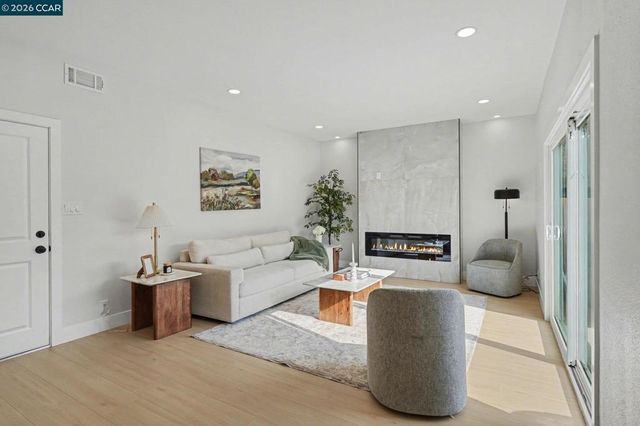 1522 1522 Thornwood Dr, Concord, CA 94521