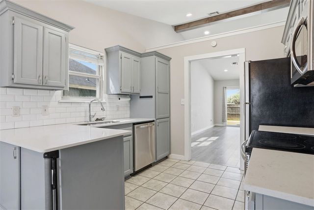 2413 SW 41st St, Lawton, OK 73505