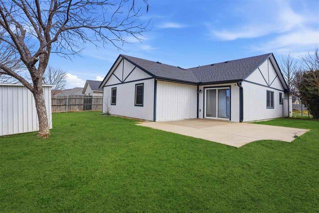 2413 SW 41st St, Lawton, OK 73505