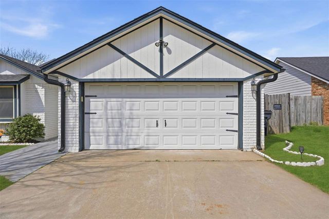 2413 SW 41st St, Lawton, OK 73505