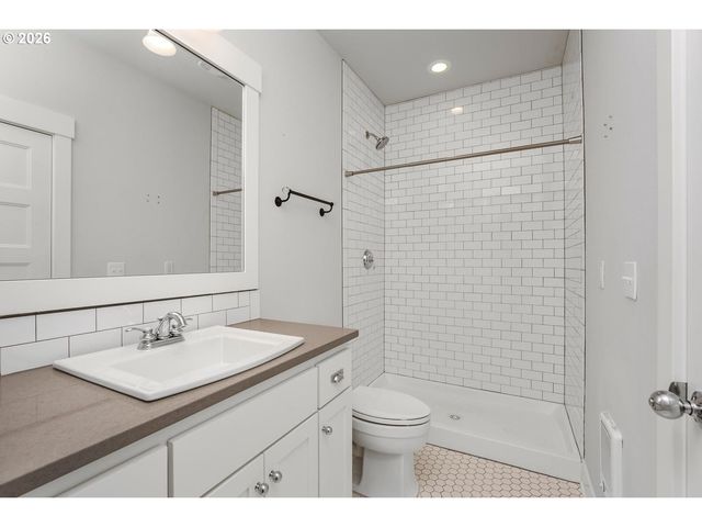 5471 Ne 37TH Ave, Portland, OR 97211