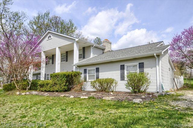 688 UPHILL Road, Milford Twp, MI 48381