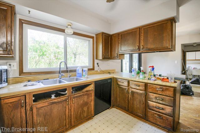 688 UPHILL Road, Milford Twp, MI 48381