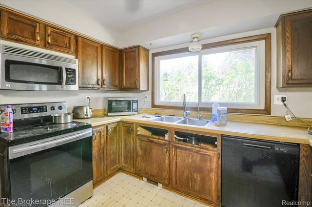 688 UPHILL Road, Milford Twp, MI 48381