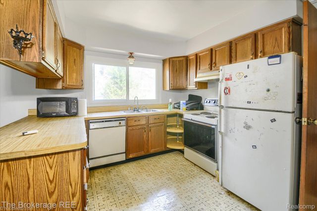 688 UPHILL Road, Milford Twp, MI 48381