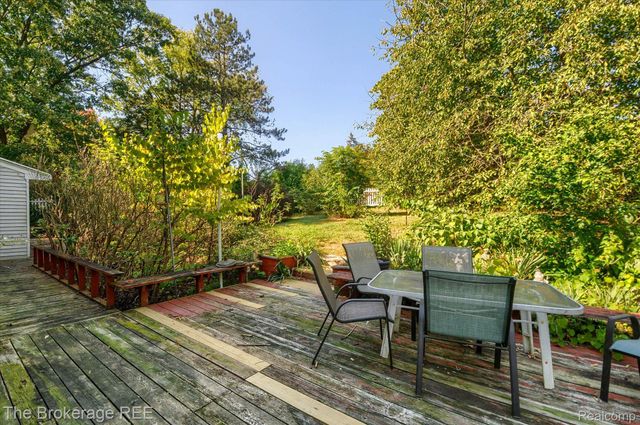 688 UPHILL Road, Milford Twp, MI 48381