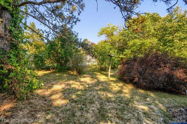 688 UPHILL Road, Milford Twp, MI 48381