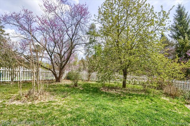 688 UPHILL Road, Milford Twp, MI 48381