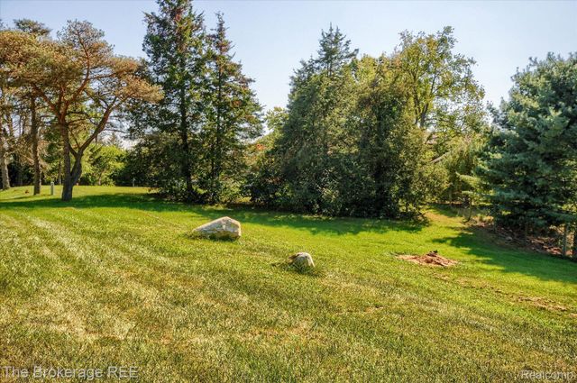 688 UPHILL Road, Milford Twp, MI 48381