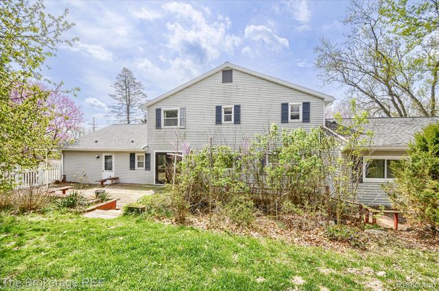 688 UPHILL Road, Milford Twp, MI 48381