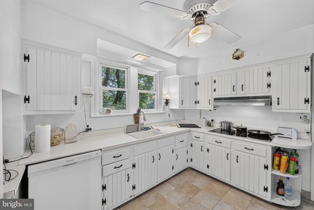 1715 SKIPPACK PIKE, Blue Bell, PA 19422