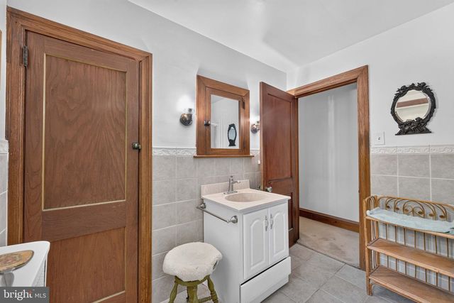 1715 SKIPPACK PIKE, Blue Bell, PA 19422