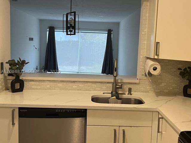 3779 Raleigh St, Hollywood, FL 33021