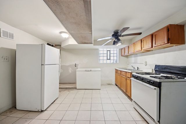 7424 S Calumet Avenue, Chicago, IL 60619