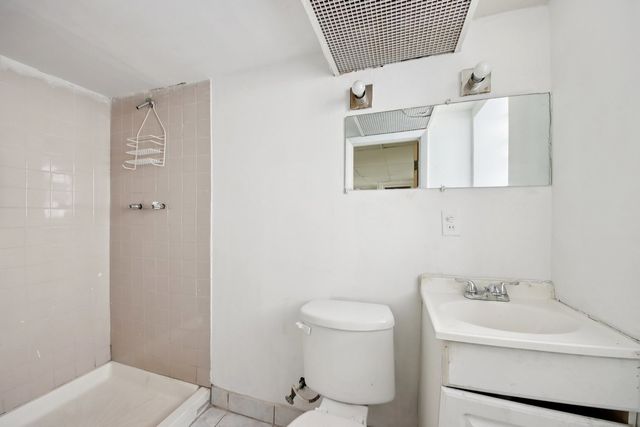 7424 S Calumet Avenue, Chicago, IL 60619