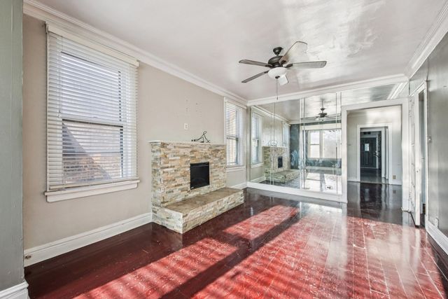 7424 S Calumet Avenue, Chicago, IL 60619