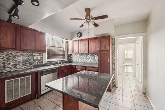 7424 S Calumet Avenue, Chicago, IL 60619