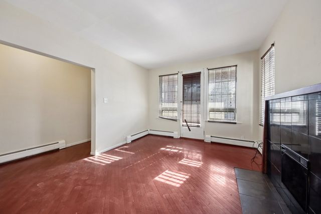 7424 S Calumet Avenue, Chicago, IL 60619