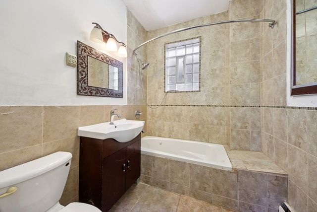 7424 S Calumet Avenue, Chicago, IL 60619