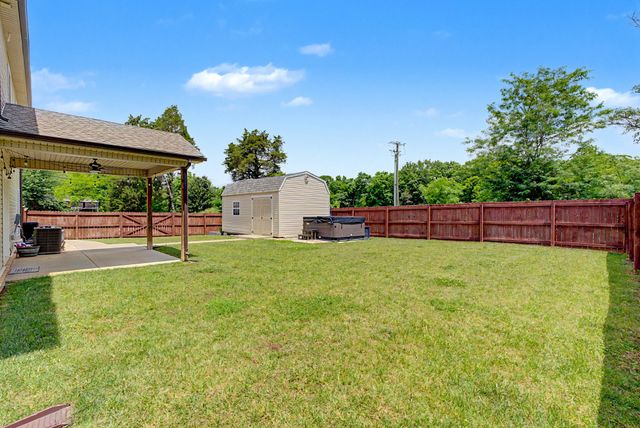 925 Burley Barn Rd, Clarksville, TN 37042