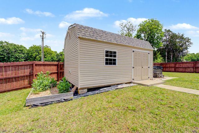 925 Burley Barn Rd, Clarksville, TN 37042