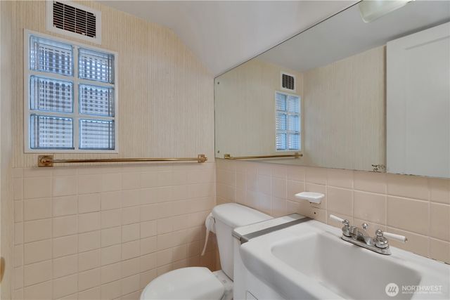 906 5th Street NE, Auburn, WA 98002