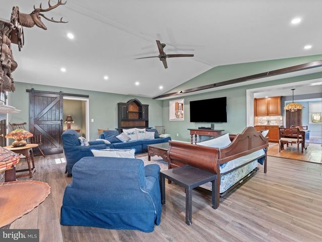 602 LINCOLN DR, Brookhaven, PA 19015