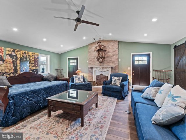 602 LINCOLN DR, Brookhaven, PA 19015