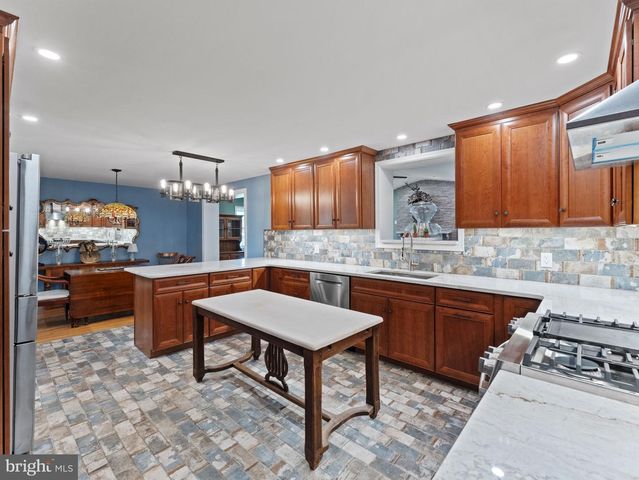 602 LINCOLN DR, Brookhaven, PA 19015