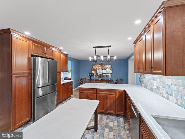 602 LINCOLN DR, Brookhaven, PA 19015