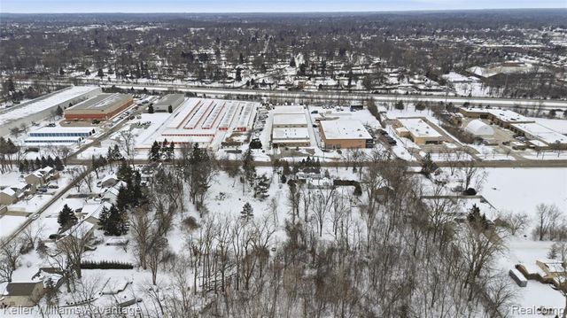 34037 W 9 Mile Road, Farmington, MI 48335