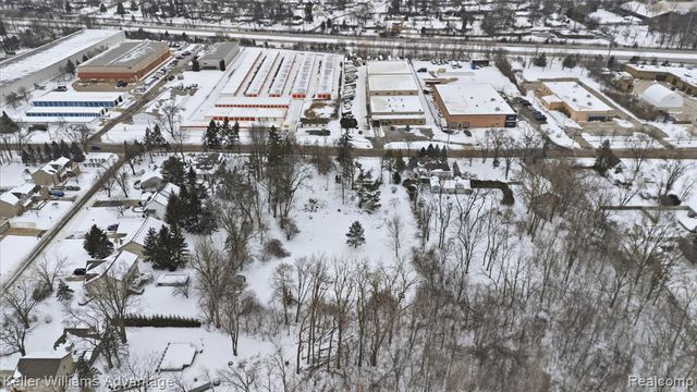 34037 W 9 Mile Road, Farmington, MI 48335