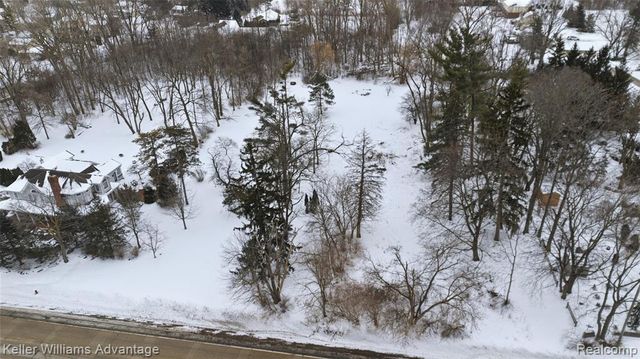 34037 W 9 Mile Road, Farmington, MI 48335