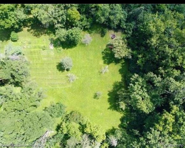 34037 W 9 Mile Road, Farmington, MI 48335