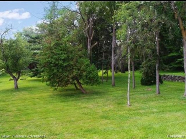 34037 W 9 Mile Road, Farmington, MI 48335