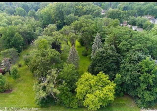 34037 W 9 Mile Road, Farmington, MI 48335