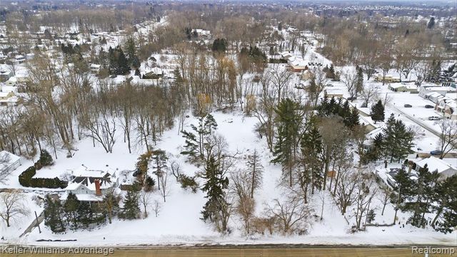 34037 W 9 Mile Road, Farmington, MI 48335