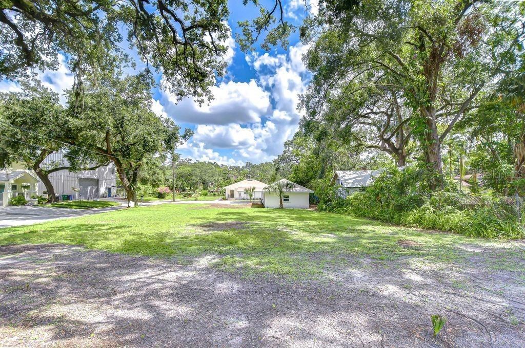 Image 7 of property listing at 8001 N HIGHLAND AVENUE, Tampa, FL 33604