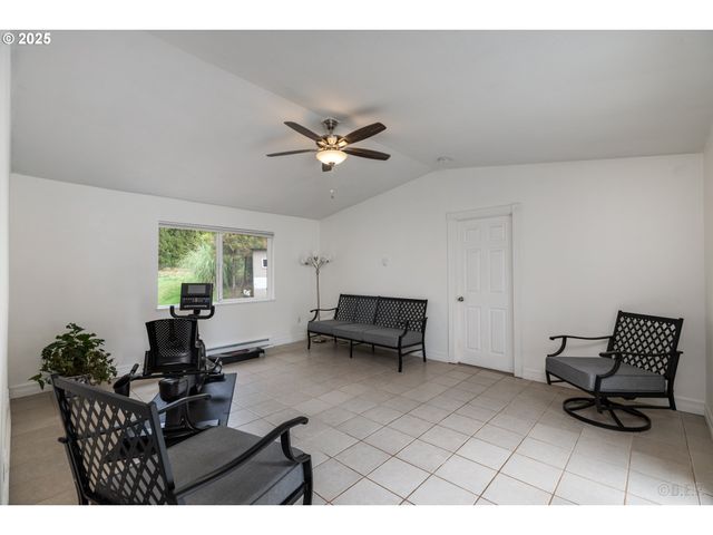 17000 Se FOREST HILL Dr, Damascus, OR 97089