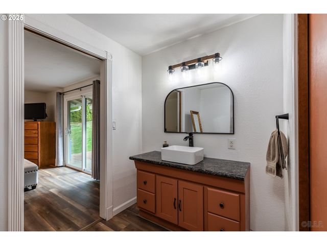 17000 Se FOREST HILL Dr, Damascus, OR 97089