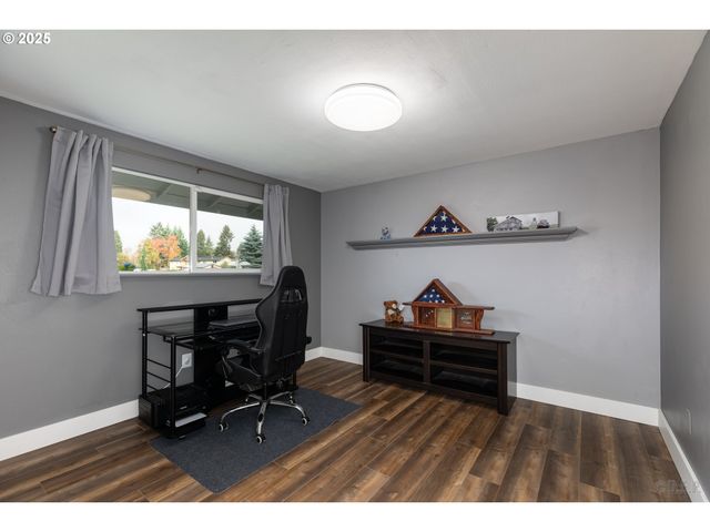 17000 Se FOREST HILL Dr, Damascus, OR 97089