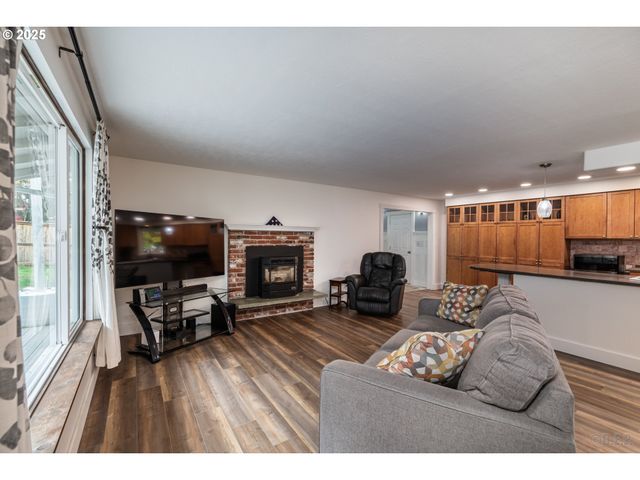 17000 Se FOREST HILL Dr, Damascus, OR 97089