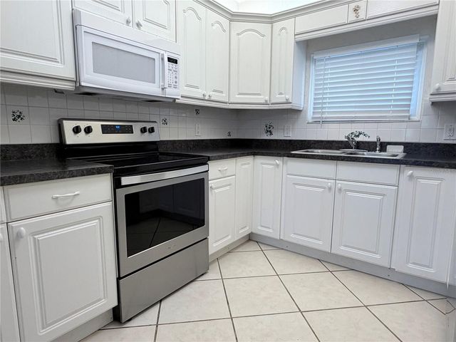 4320 YARDLEY AVENUE N, St Petersburg, FL 33713