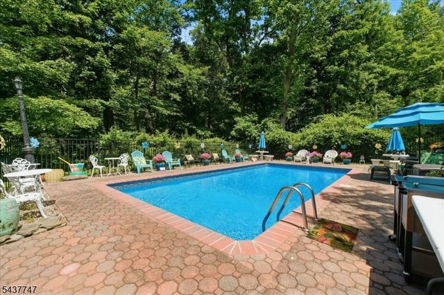 1 Woodlawn Rd, Sparta Twp., NJ 07871